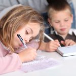Cómo ayudar a tus hijos con los deberes