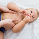 Los muchos beneficios del masaje para niños