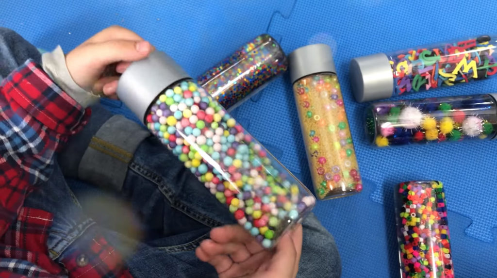 Ideas para hacer botellas sensoriales DIY para bebés