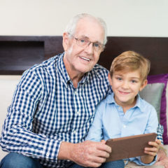 Los nietos, fuente de vida y juventud para sus abuelos
