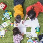 Beneficios de las manualidades en niños: el cartón pluma