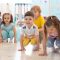 Niños tranquilos y atentos con la técnica de la rana