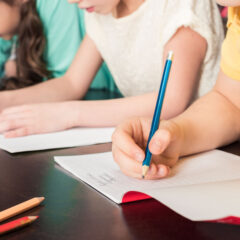 La escritura manual ayuda a desarrollar la inteligencia de los niños