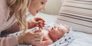La importancia de la voz de mamá en los primeros meses de un bebé
