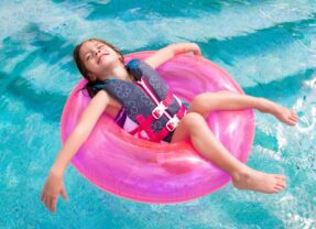 La importancia de que los niños disfruten del agua con seguridad