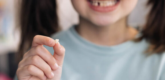 Cuándo los primeros dientes se caen: cómo cuidar la boca del niño para que la sonrisa futura sea sana