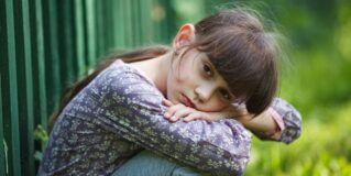 Cómo ayudar a un niño que haya vivido una experiencia difícil