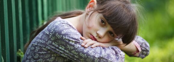 Cómo ayudar a un niño que haya vivido una experiencia difícil